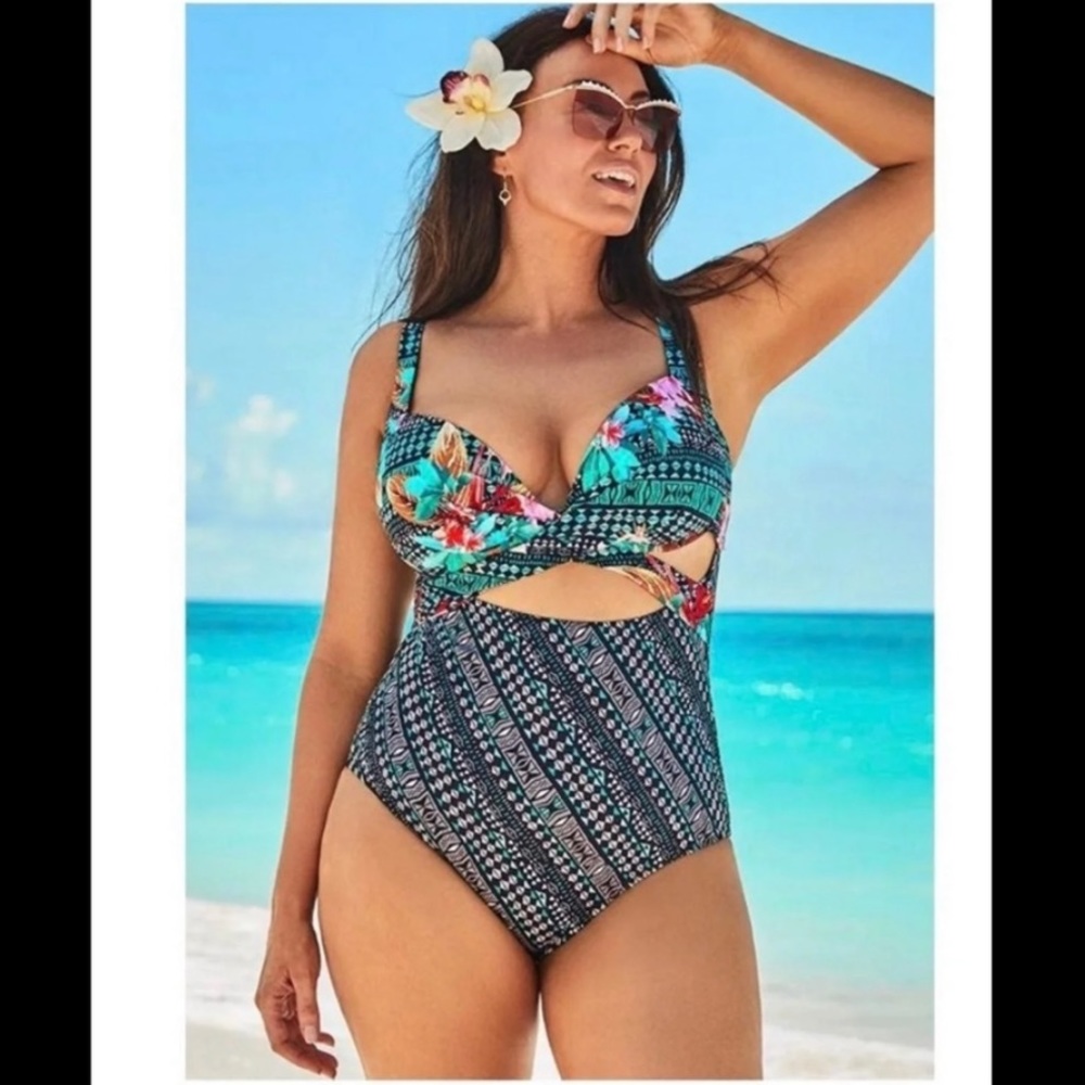 Nwt swimsuits for all cut out swimsuit